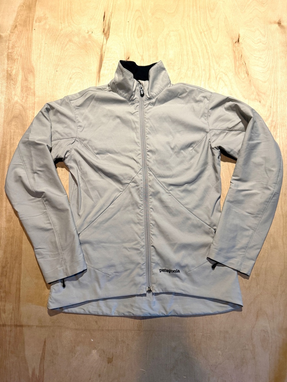 Patagonia Women's Light Gray Full-Zip Jacket
